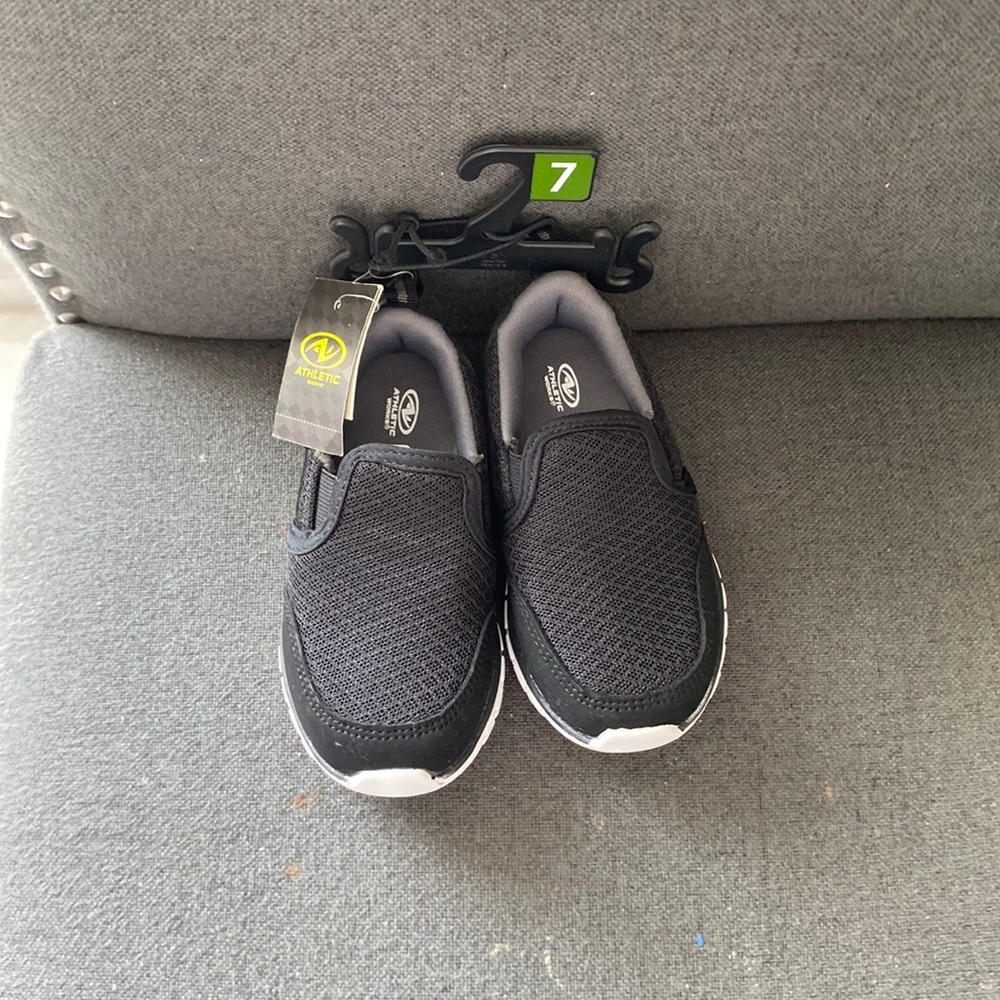 ATHLETIC Work Memory Foam kids sneaker size 7 Brand new